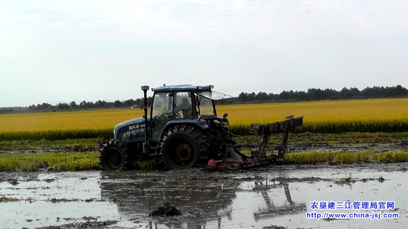 浓江农场有限公司新型农机展示为农业生产工作推进增添助力